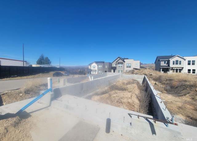 Property at 1221 E Echelon Ridge Ln, Boise, ID 83716