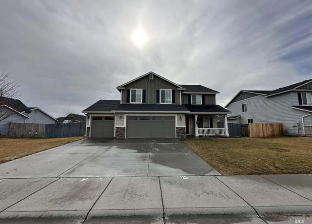 Property at 745 SW Nugget St, Mountain Home, ID 83647, 5 beds, 2.5 baths