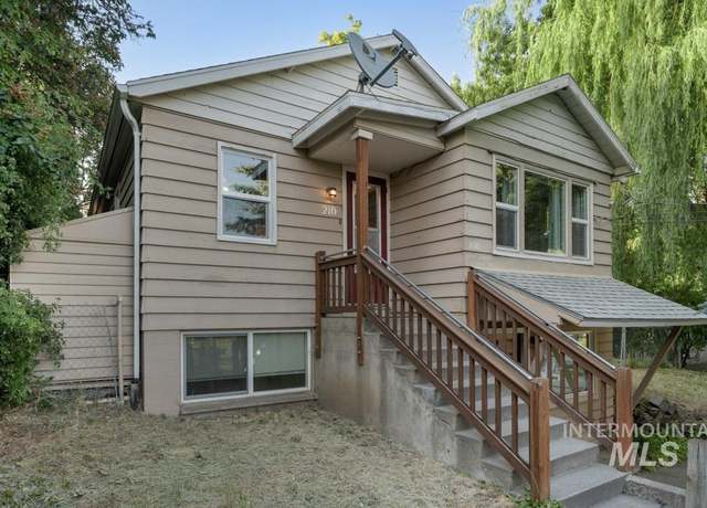 Property at 210 Lauder Ave, Moscow, ID 83843, 4 beds, 2 baths