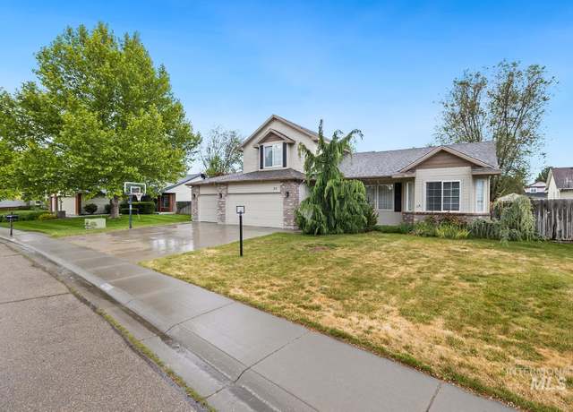 Property at 511 Bitterbrush Ave, Nampa, ID 83686, 3 beds, 2.5 baths