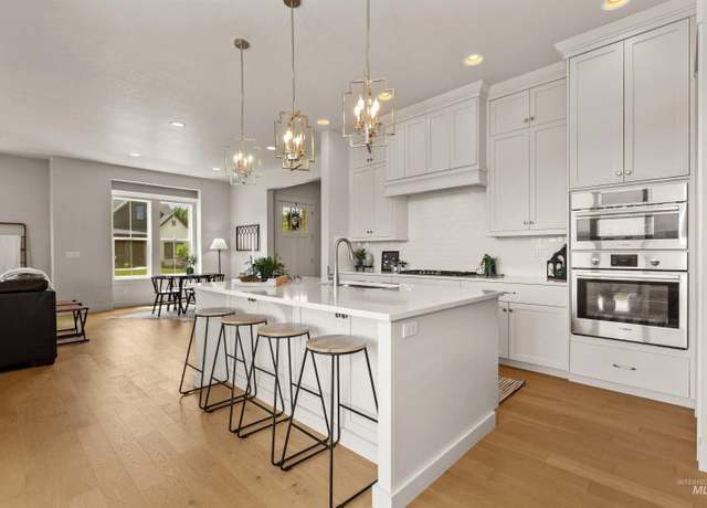 Property at 3904 W Monticello St, Eagle, ID 83616, 5 beds, 2.5 baths