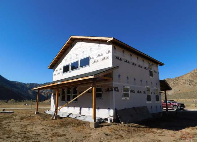 Property at 5050 E Baumgartner Rd, Featherville, ID 83647, 2 beds, 3 baths