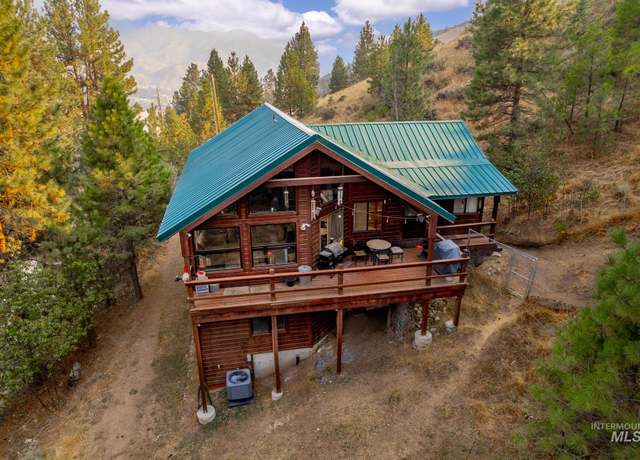 Property at 55 Evergreen Dr, Boise, ID 83716, 4 beds, 2.5 baths