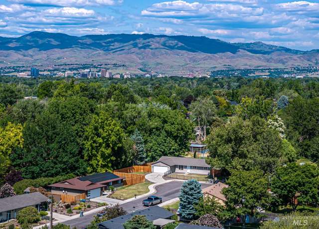 Property at 5510 W Centerbrook, Boise, ID 83705, 3 beds, 2 baths