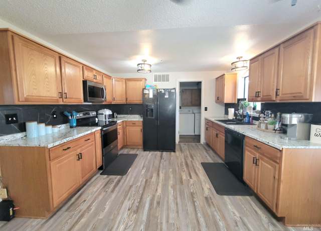 Property at 3725 18th St, Lewiston, ID 83501, 3 beds, 2 baths