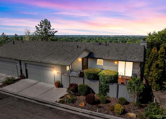 Property at 4915 N Bitterbrush Dr, Boise, ID 83703, 3 beds, 3 baths
