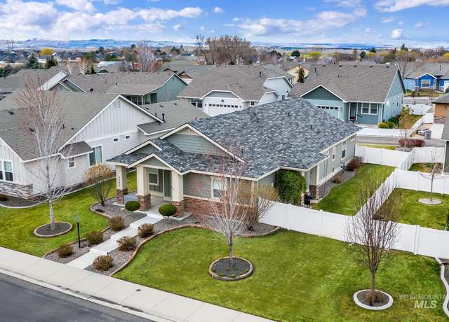 Property at 3725 S Teakwood Dr, Nampa, ID 83686, 2 beds, 2 baths