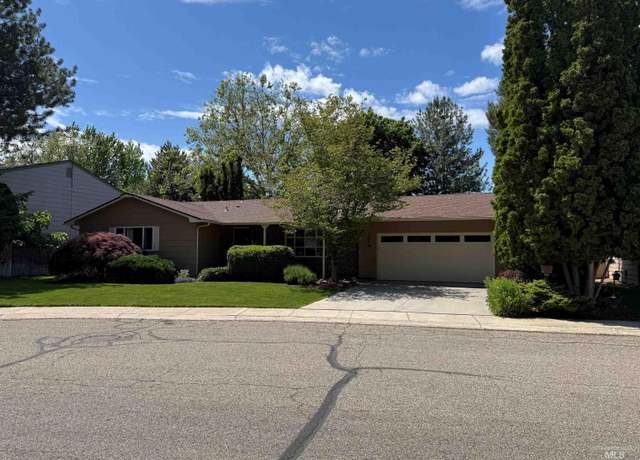Property at 5623 N Marcliffe Ave, Boise, ID 83704, 4 beds, 3 baths