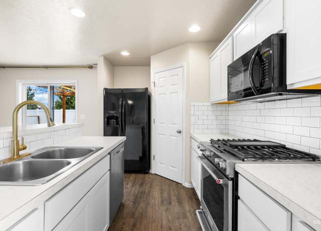 Property at 942 S Stibnite Pl, Kuna, ID 83634, 3 beds, 2 baths