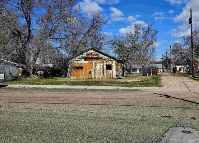 Property at 812 6th St N, Nampa, ID 83687