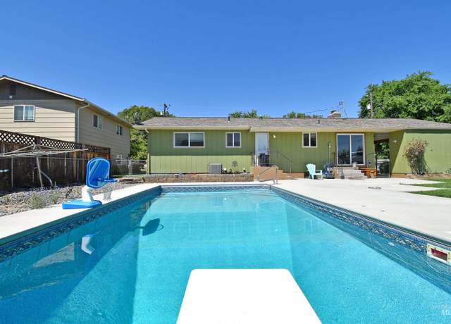 Property at 3323 8th St E, Lewiston, ID 83501, 3 beds, 2.5 baths