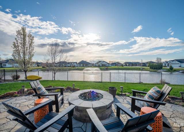Property at 475 S Barkvine Way, Star, ID 83669, 4 beds, 2.5 baths