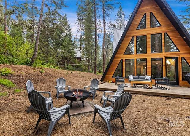 Property at 64 Fairway Dr, Garden Valley, ID 83622, 2 beds, 2 baths