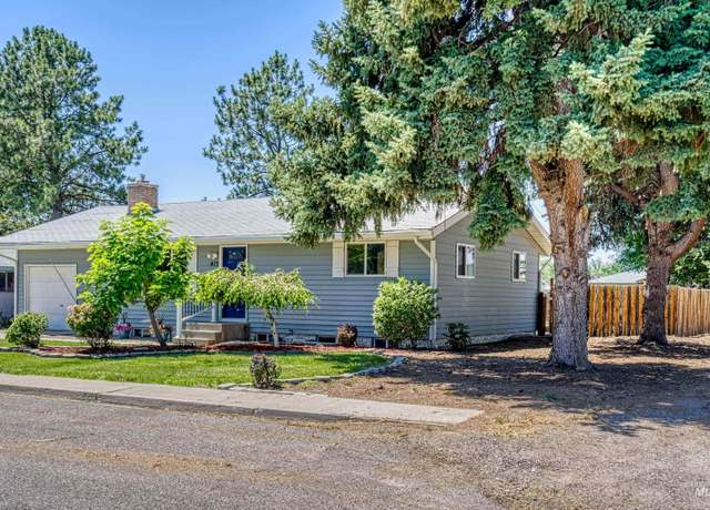 Property at 413 S Minnesota Ave, Fruitland, ID 83619, 4 beds, 2 baths