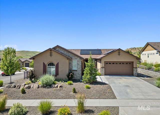 Property at 18611 N Silver Tree Way, Boise, ID 83714, 3 beds, 2.5 baths
