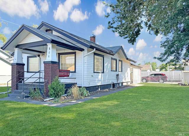 Property at 311 Elm St, Clarkston, WA 99403, 4 beds, 1 bath
