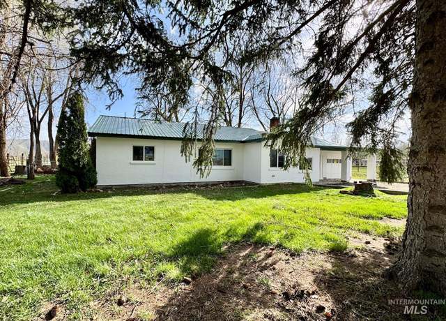 Property at 2435 Schiller Rd, Emmett, ID 83617, 4 beds, 2 baths