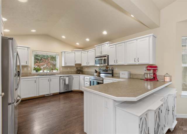 Property at 2493 S Skyview Dr, Nampa, ID 83686, 4 beds, 3 baths