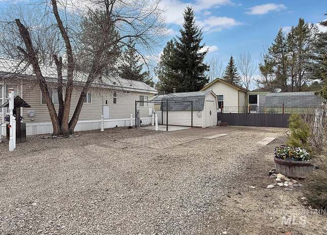 Property at 48 B St, Cascade, ID 83611