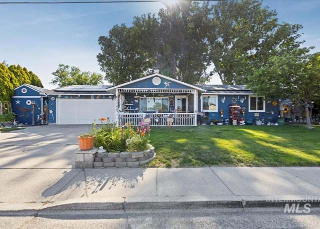 Property at 425 N Haskett St, Mountain Home, ID 83647, 3 beds, 2 baths