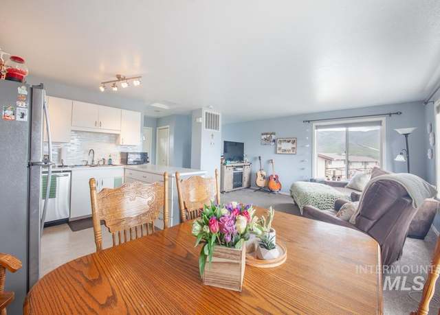 Property at 605 Park St, Lewiston, ID 83501, 2 beds, 2 baths