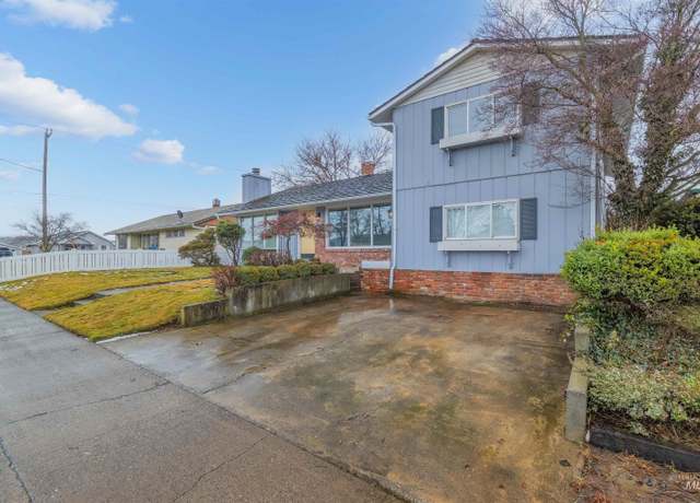 Property at 2810 9th Ave, Lewiston, ID 83501, 4 beds, 2 baths