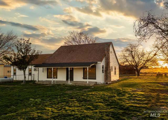 Property at 3295 Lower Bluff Rd, Emmett, ID 83617, 3 beds, 2 baths