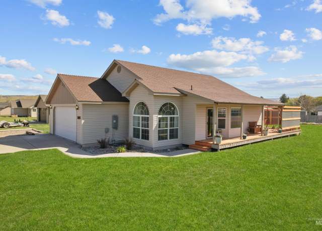 Property at 559 Pierce St, Albion, ID 83311, 3 beds, 2 baths
