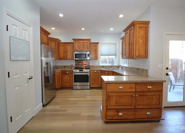 Property at 5058 N Edenburgh, Boise, ID 83714, 4 beds, 3 baths