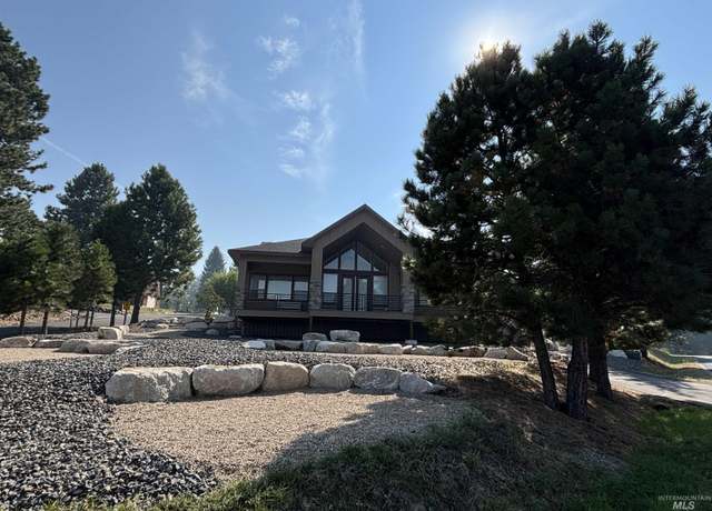 Property at 911 Caddy Ln, Cascade, ID 83611, 3 beds, 2 baths