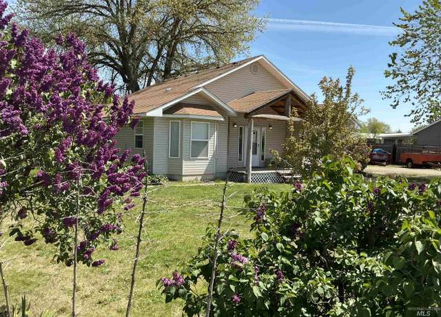 Property at 268 S Main St, Star, ID 83669-5593, 3 beds, 2 baths