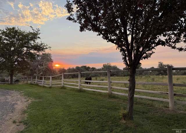 Property at 2123 E 3970 N, Filer, ID 83328, 4 beds, 3 baths