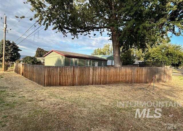 Property at 3119 7th St, Lewiston, ID 83501, 3 beds, 2 baths