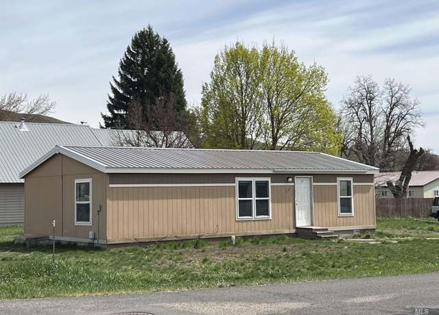 Property at 111 Winters Ave, Council, ID 83612, 3 beds, 2 baths