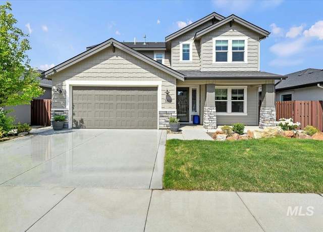 Property at 3303 S Island Fox Ave, Eagle, ID 83616, 4 beds, 3 baths