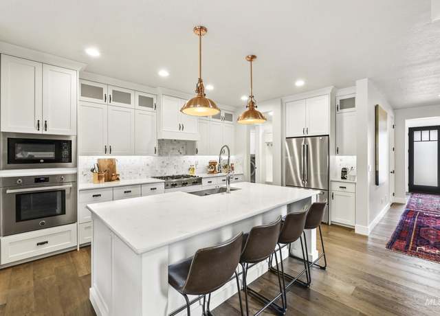Property at 5739 N Portsmouth Ave, Boise, ID 83714, 3 beds, 3 baths