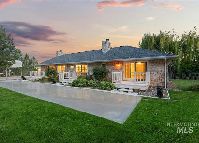 Property at 8140 W Kingsbury Dr, Middleton, ID 83644, 5 beds, 3.5 baths