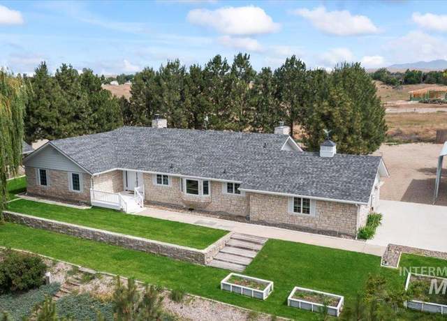 Property at 8140 W Kingsbury Dr, Middleton, ID 83644, 5 beds, 3.5 baths