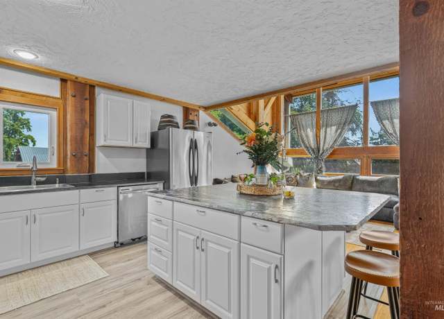 Property at 3321 16th St, Lewiston, ID 83501, 3 beds, 3 baths