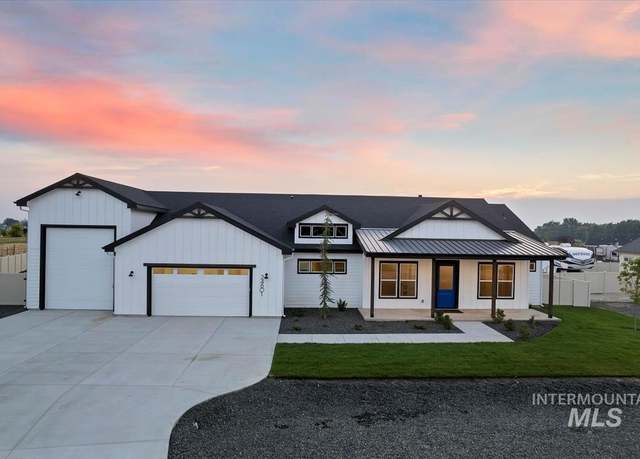 Property at 3660 Lexington Ln, Emmett, ID 83617, 3 beds, 2.5 baths