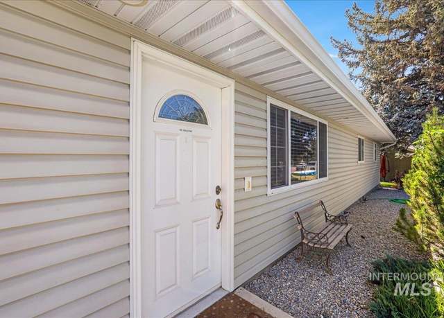Property at 115 Brooklane W, Twin Falls, ID 83301, 3 beds, 2 baths