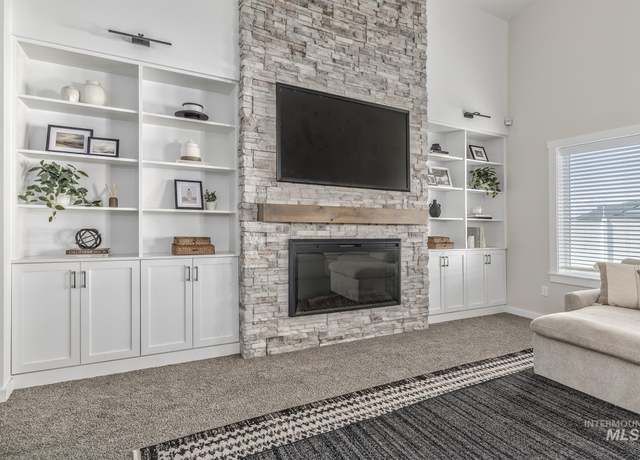 Property at 3142 Nuno Dr, Fruitland, ID 83619, 4 beds, 3 baths