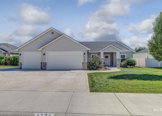 Property at 1304 Cottonwood Dr, Fruitland, ID 83619, 3 beds, 2 baths