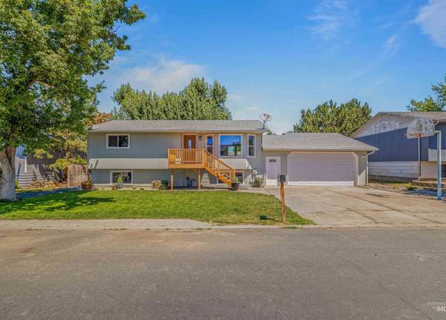 Property at 1833 Birch Ave, Lewiston, ID 83501, 4 beds, 2 baths