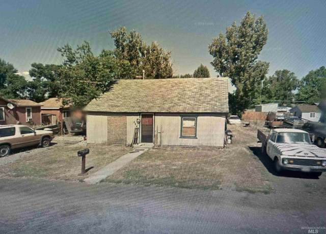 Property at 824 S Hayes, Emmett, ID 83617, 4 beds, 1 bath