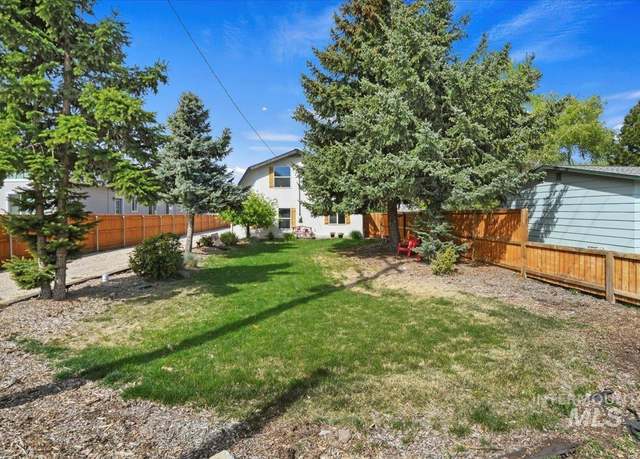 Property at 525 N Linder Ave, Kuna, ID 83634, 3 beds, 2.5 baths