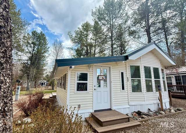 Property at 27 & 29 E Street, Cascade, ID 83611, 1 bed, 1 bath