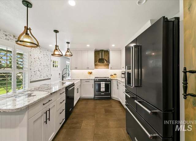 Property at 2000 W Canal St, Boise, ID 83705, 5 beds, 3 baths