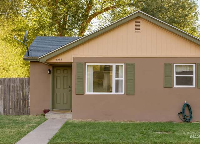 Property at 865 N 8th East, Mountain Home, ID 83647, 2 beds, 1 bath