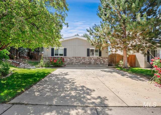 Property at 4591 S Trails End Ln, Boise, ID 83716, 3 beds, 2 baths